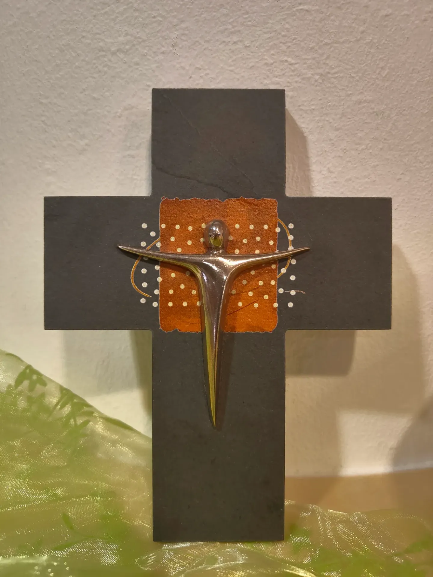Schieferkreuz mit Korpus