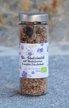 Bio-Dinkelmüsli mit Heidelbeeren und weißer Schokolade