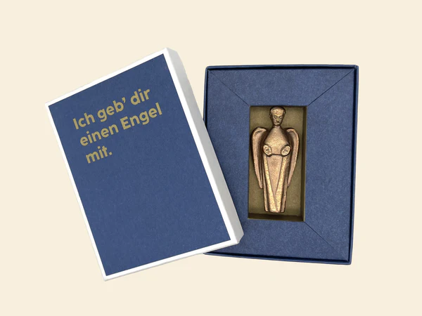 Bronzeengel im Karton